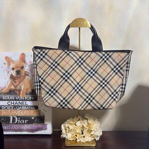 Burberry NOVACHECK Tote Bag
Stylish Burberry